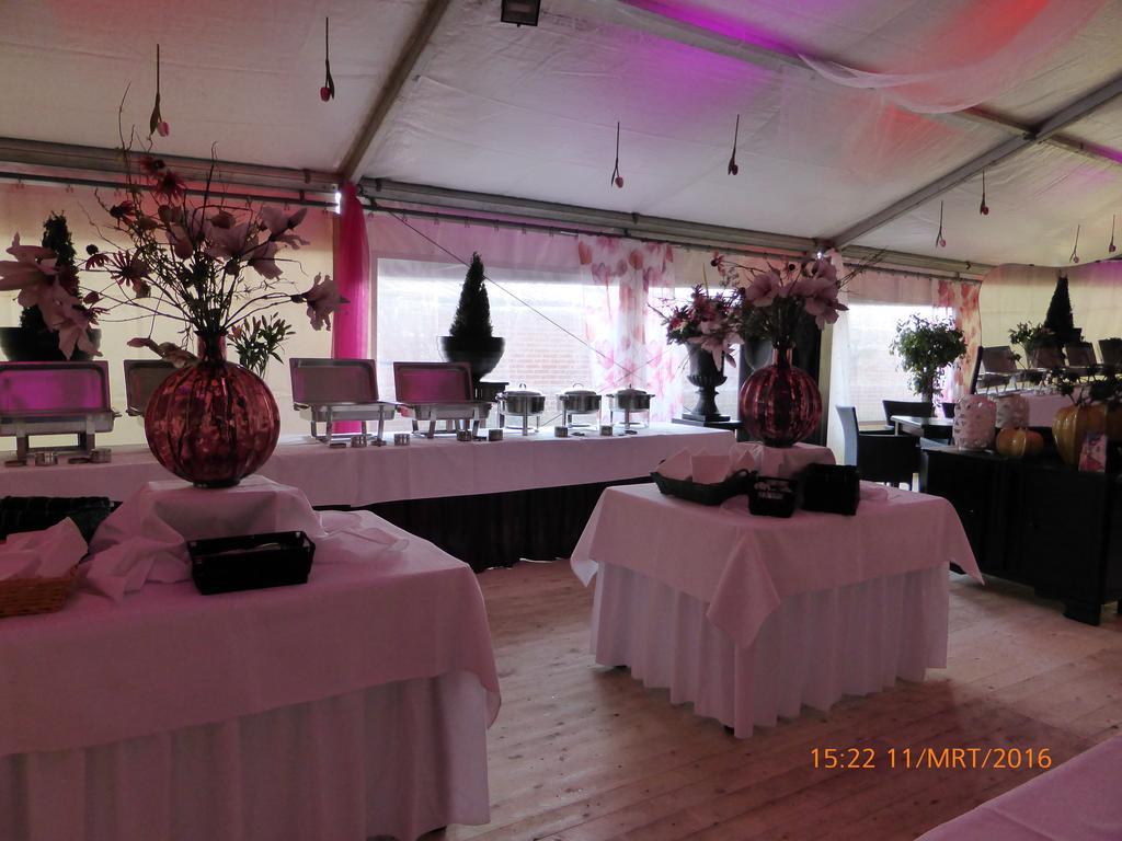 Hotel Restaurant Cafe Houben Nunhem Exteriör bild